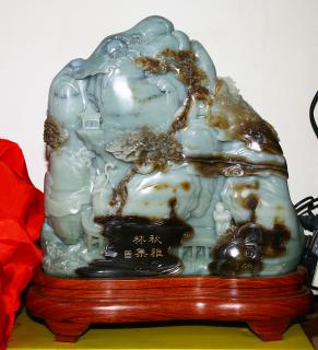高青白和田子玉籽料山水作为稀有的和田玉品种,具有温润质地,美丽色泽