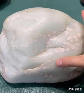 和田玉里的顶级山流水,每一种都极为少见,有一种比籽料还贵!